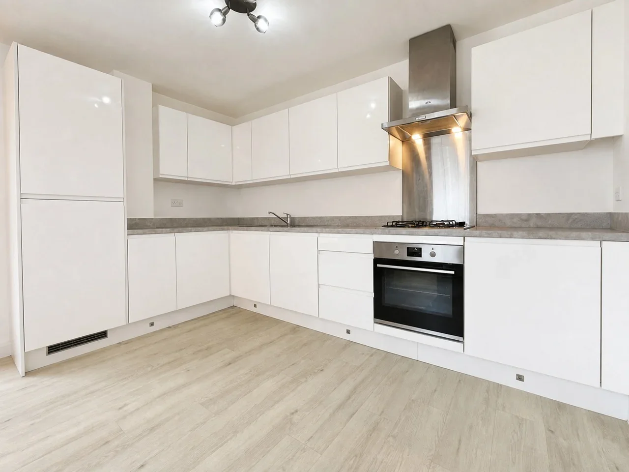 Flat Herriot Road in Greater London