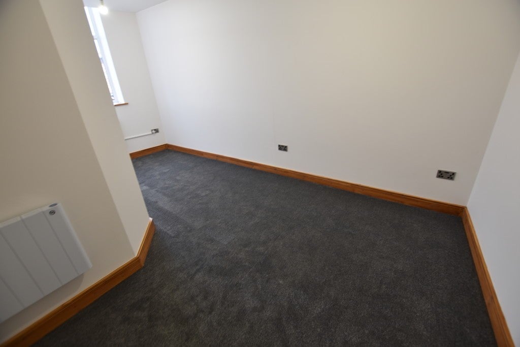 Flat Brackley Street in Farnworth