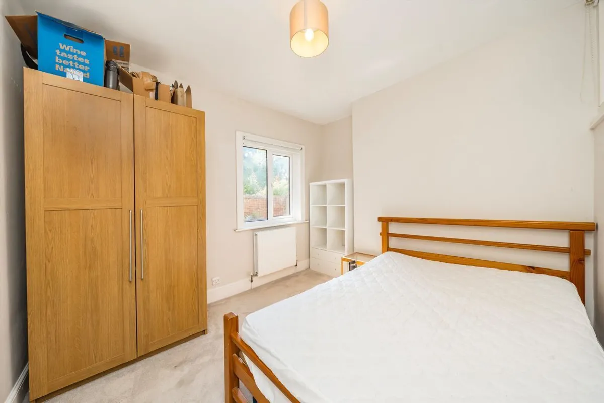 Flat Heathfield Square in Greater London