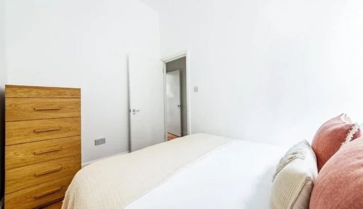 Flat Queensway in City of Westminster