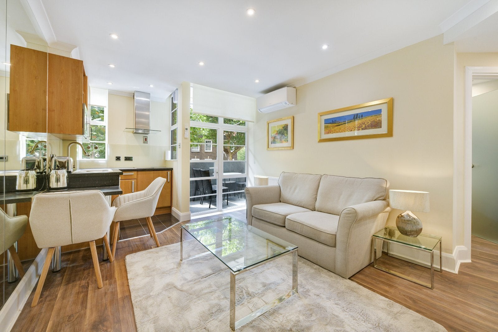 Flat Sloane Avenue in Greater London