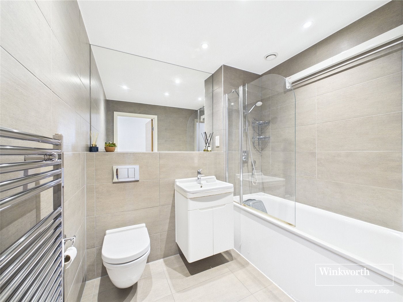 Flat Alpine Road in Greater London