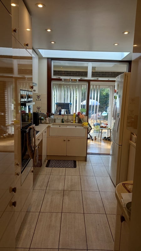 Room Delamere Road in Greater London