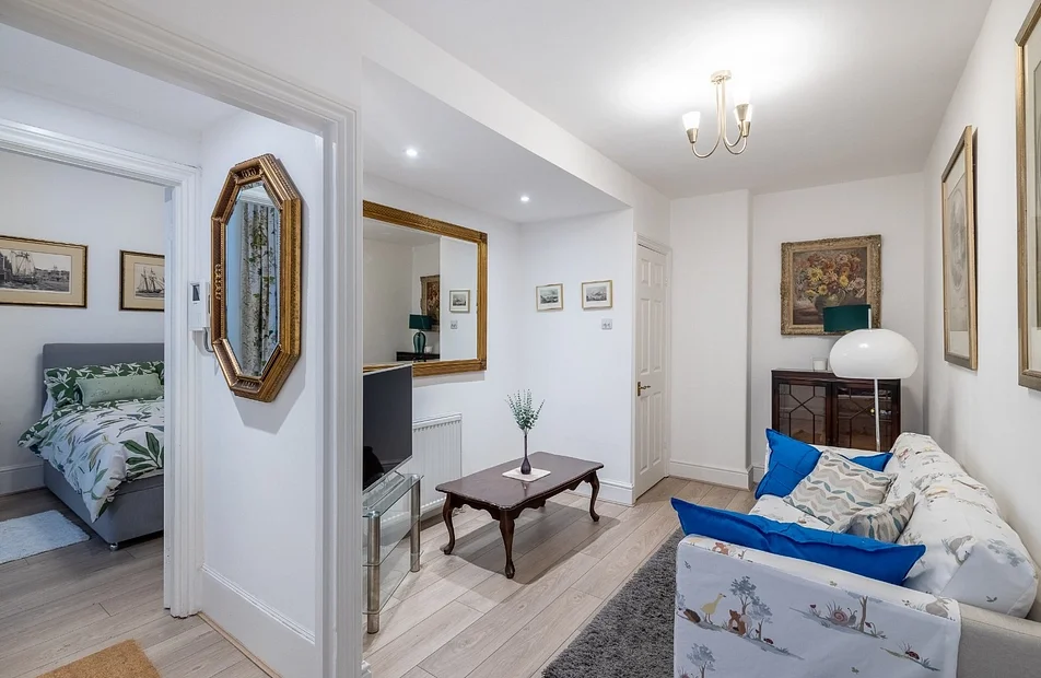 Flat Lower Sloane Street in Greater London