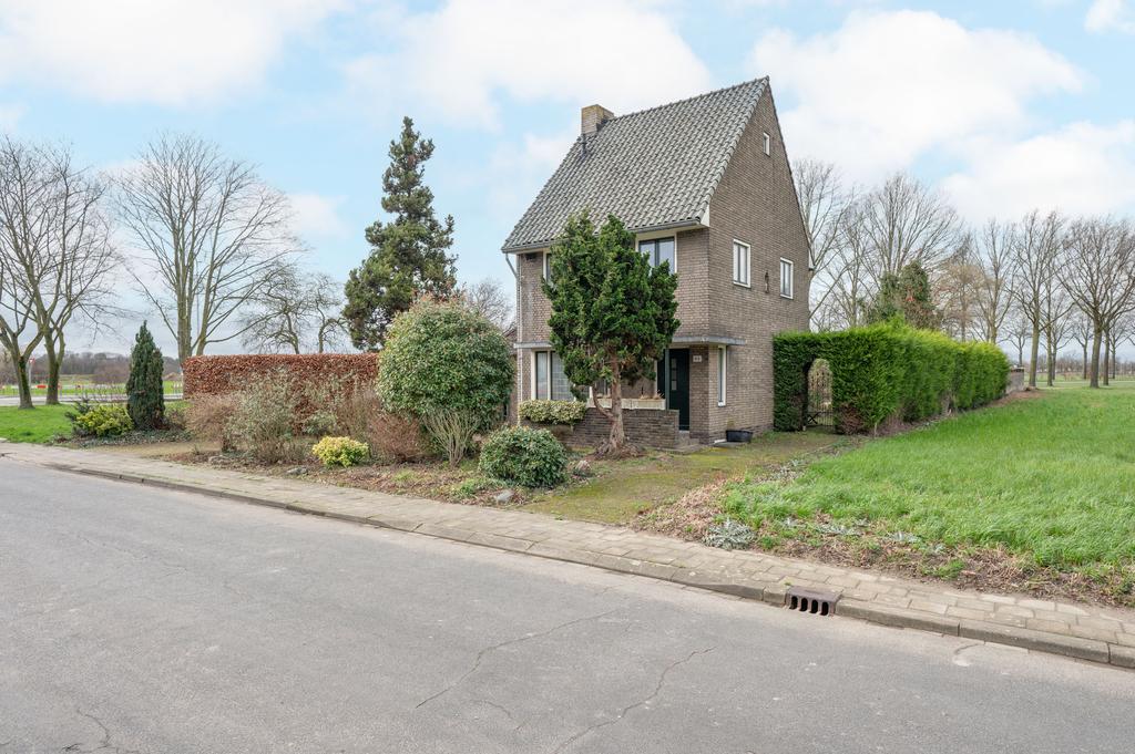 Huis Dorpstraat 68 in Buchten