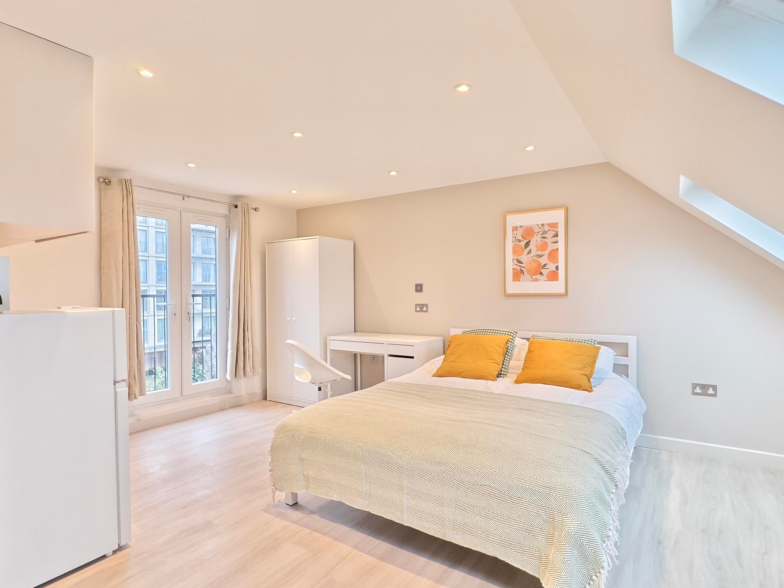 Flat Bisson Road in Greater London