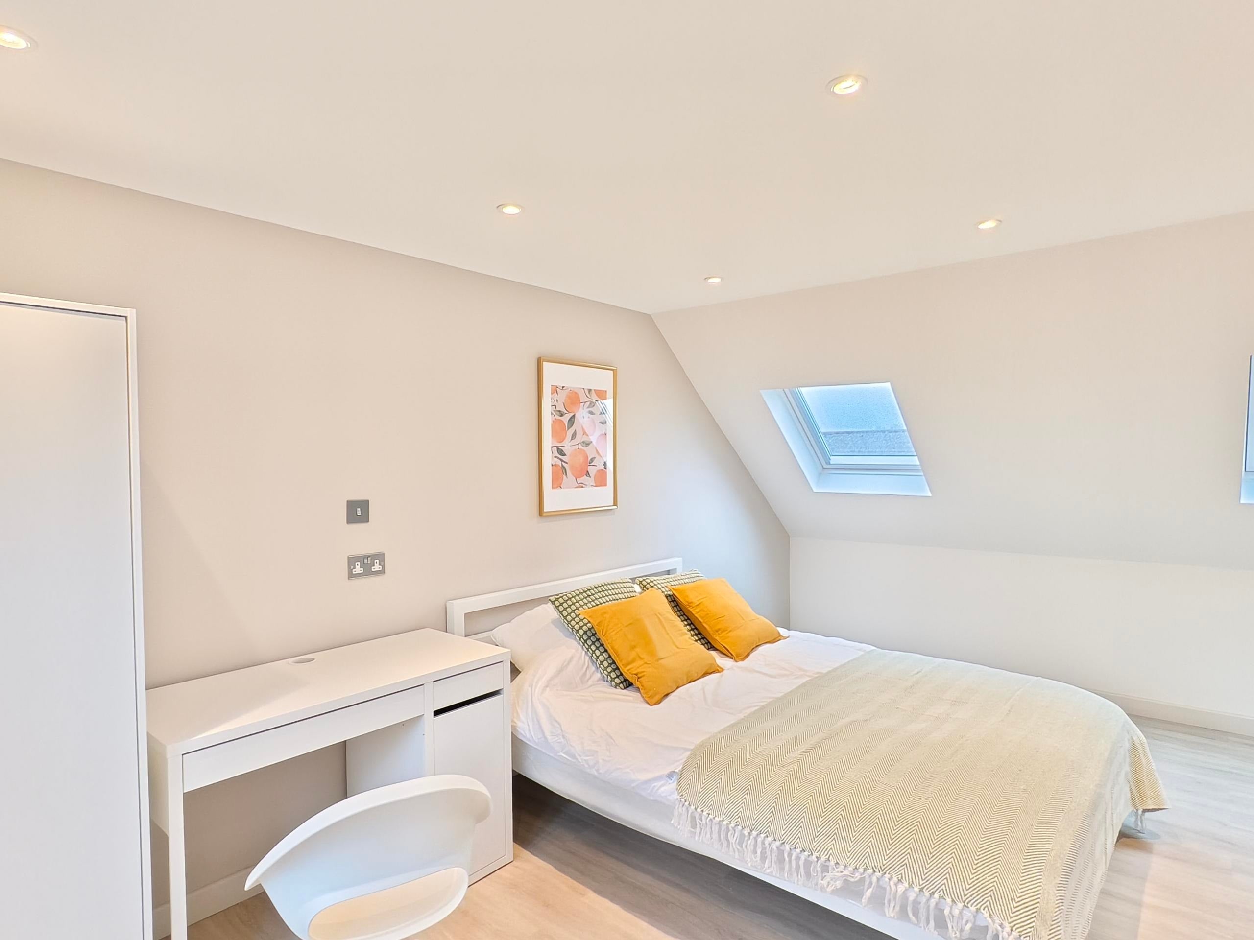 Flat Bisson Road in Greater London