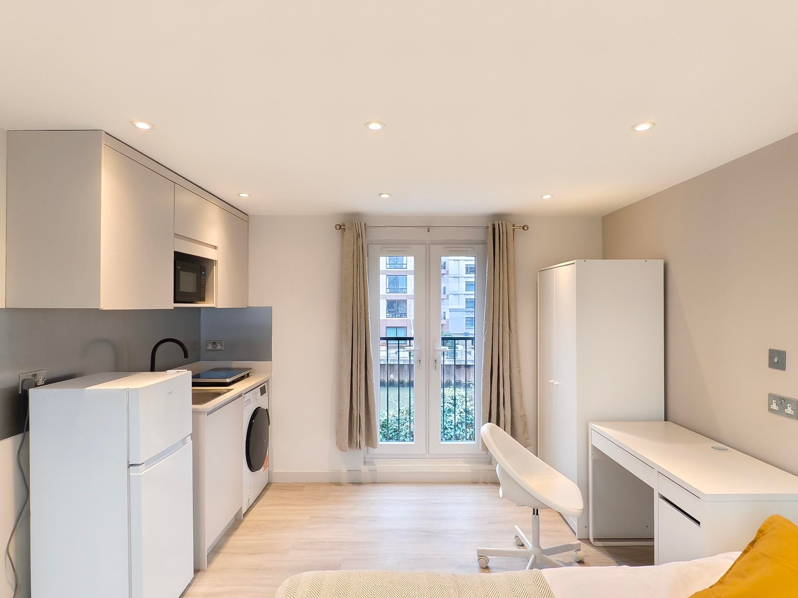 Flat Bisson Road in Greater London