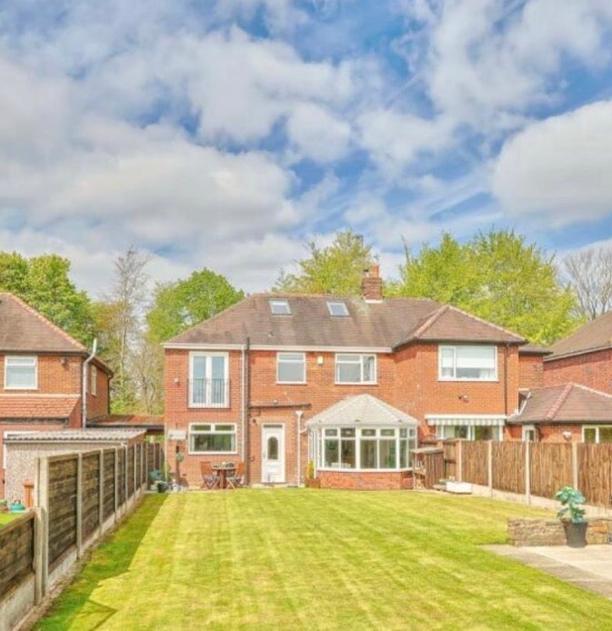 Room Whitegates Road in Middleton