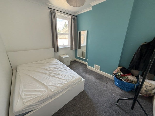 Room Swinton Street in Cardiff