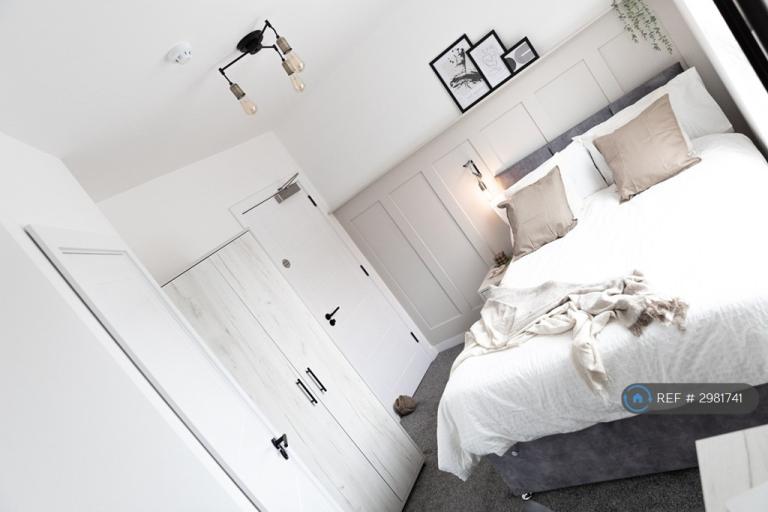 Room Dukinfield Road in Tameside
