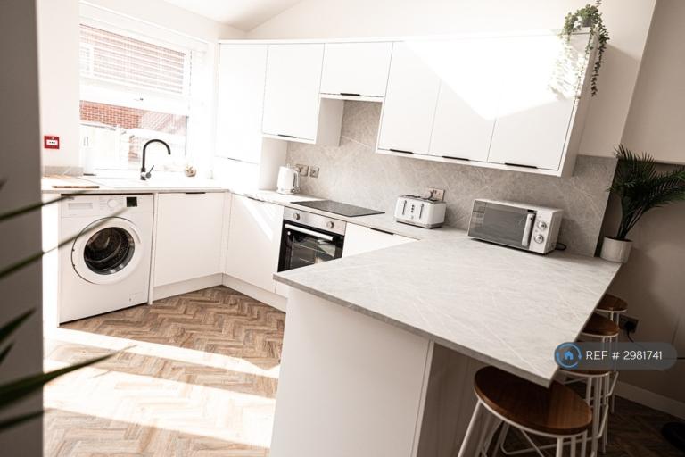 Room Dukinfield Road in Tameside