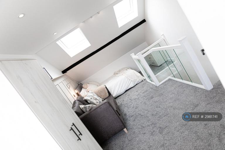 Room Dukinfield Road in Tameside