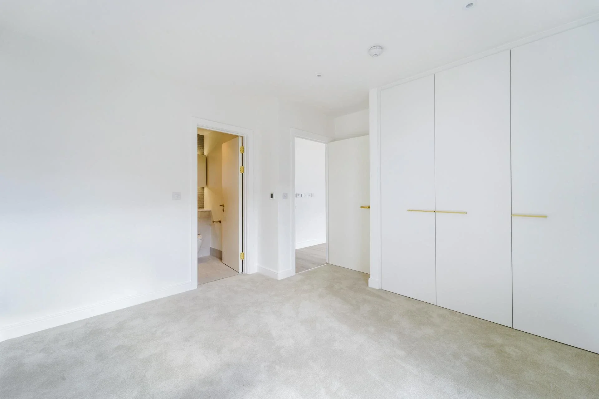 Flat Abbeydale Road in Greater London