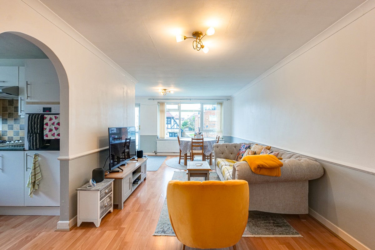 Flat Hudson Road in Southend-on-Sea