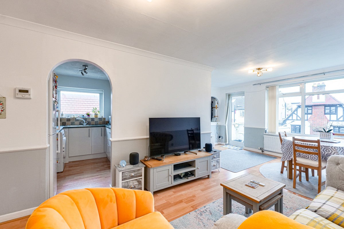 Flat Hudson Road in Southend-on-Sea