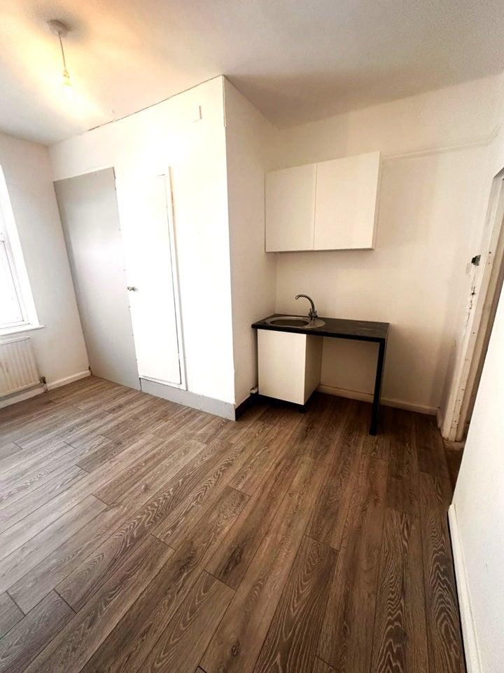 Flat Camberwell Road in Greater London
