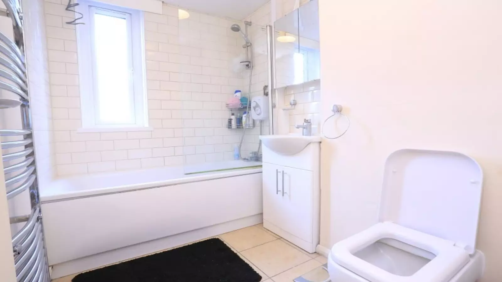 Room Bruce Road in Greater London