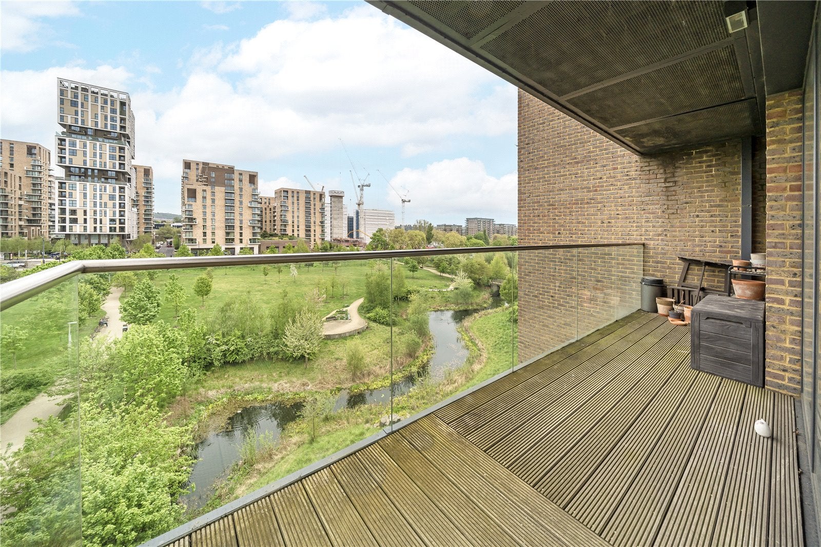 Flat Saundby Lane in Greater London
