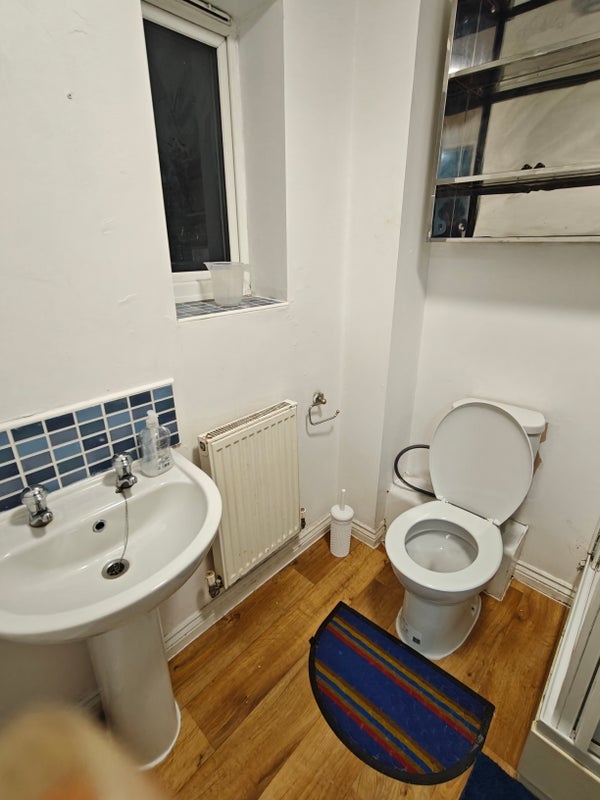 Room Northcote Avenue in Manchester