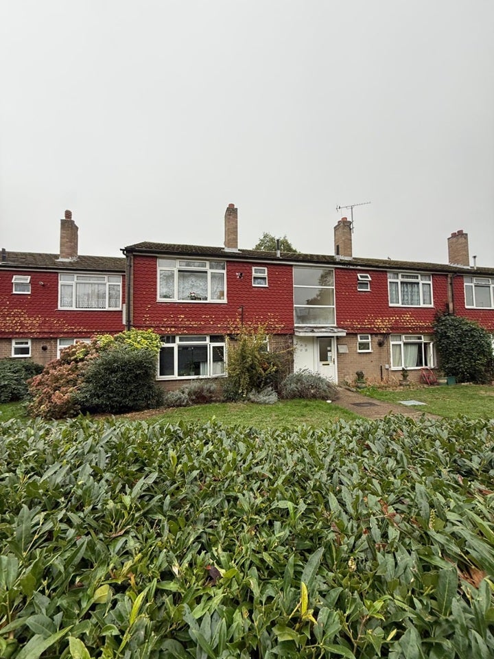 Flat Bruce Close in Greater London