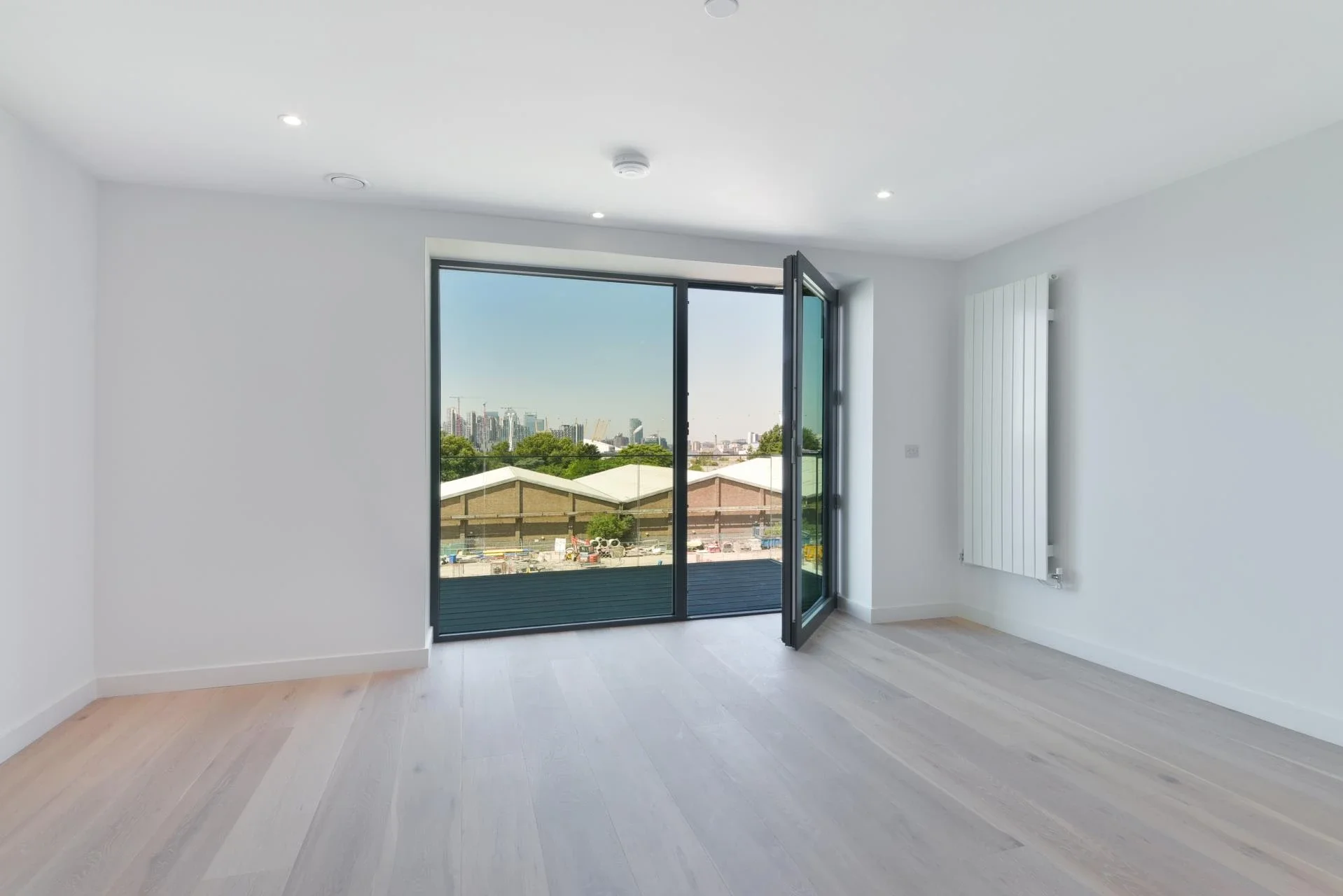 Flat Bonnet Street in Greater London