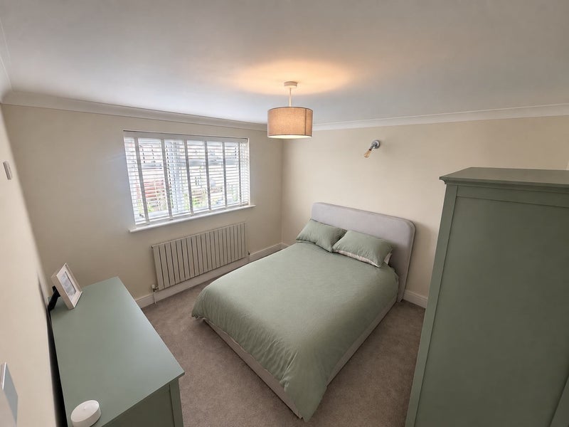 Room Wellington Avenue in Greater London