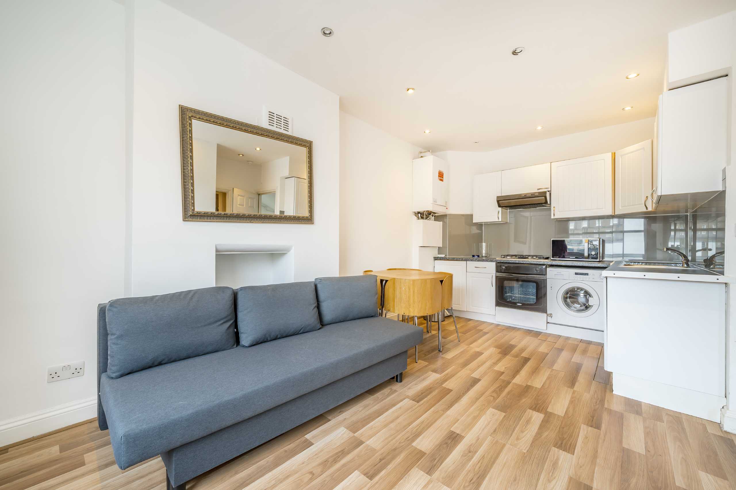 Flat St Petersburgh Mews in City of Westminster