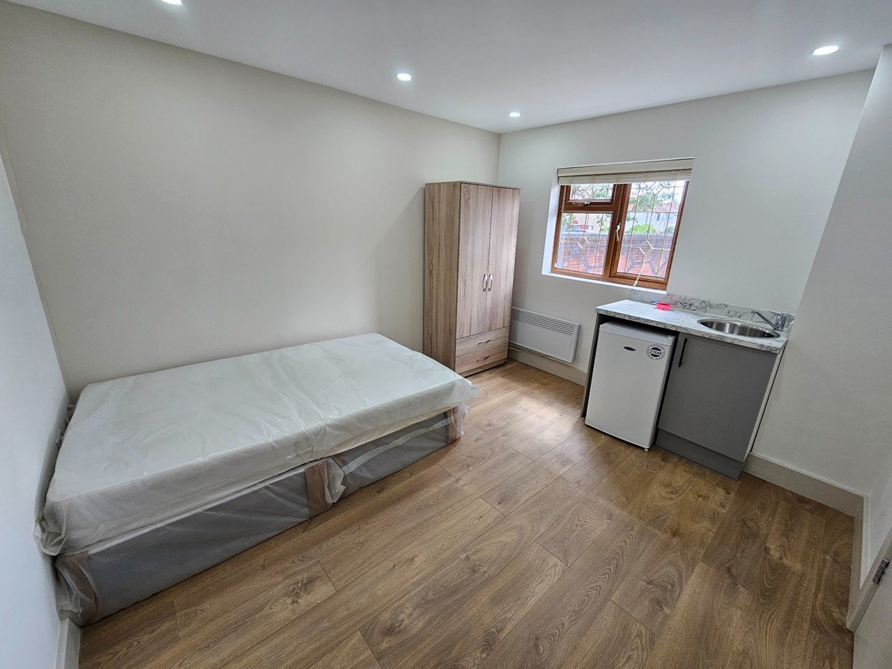 Flat West End Road in Greater London