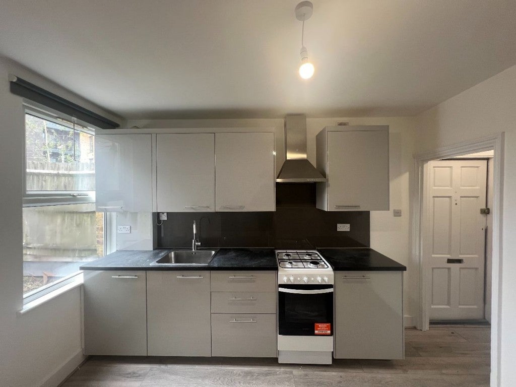 House Dickerage Lane in Greater London