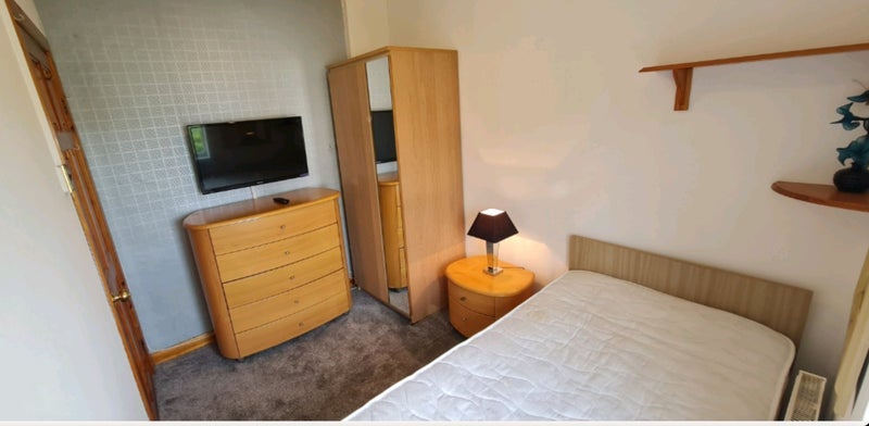 Room Marshfield Road in Bristol