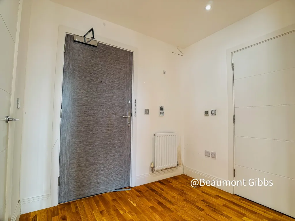 Flat Wellington Street in Greater London