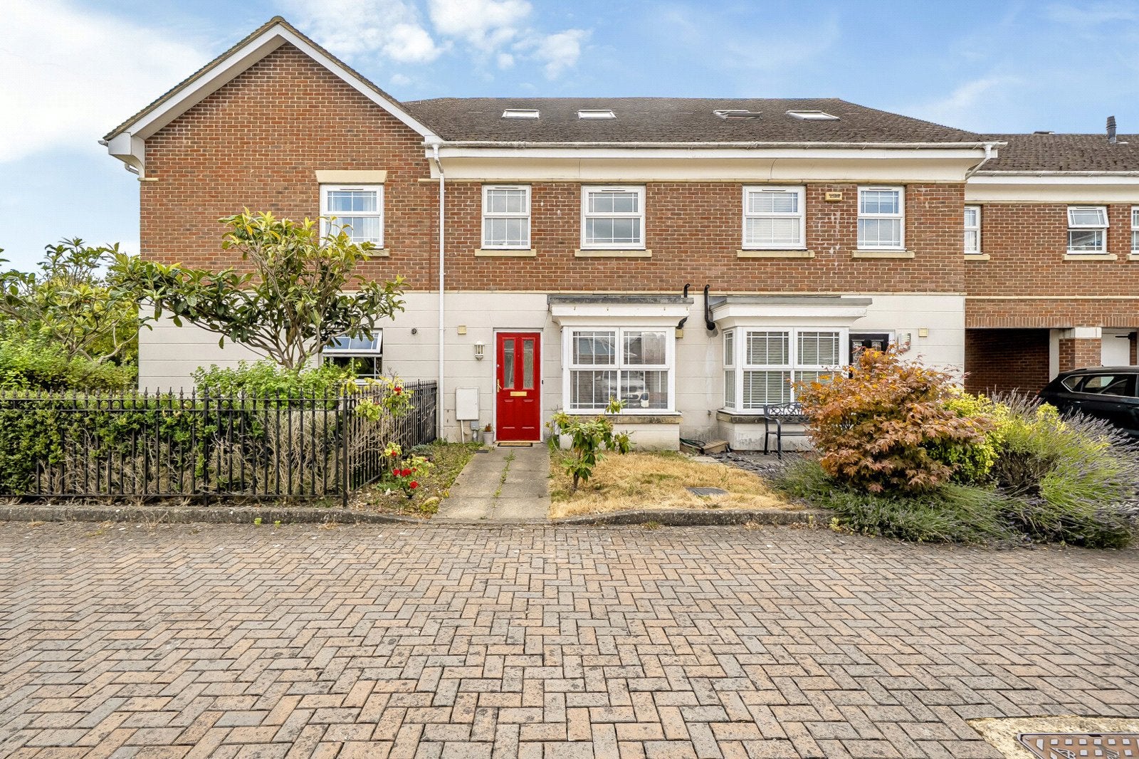House Swordsmans Road in Camberley