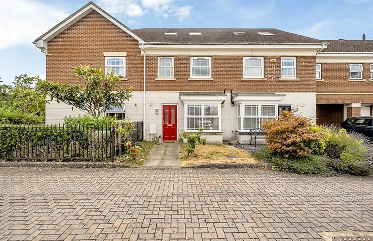 House Swordsmans Road in Camberley