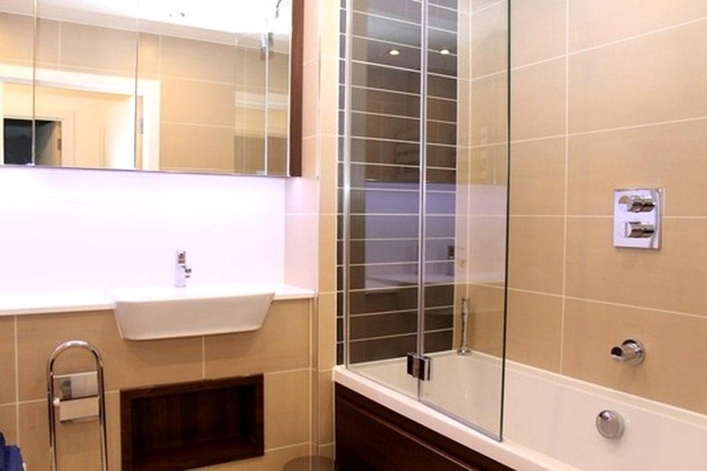 Flat Alie Street in Greater London