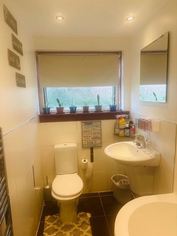 Room Drumchapel Road in Glasgow