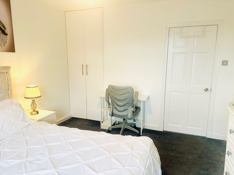 Room Drumchapel Road in Glasgow
