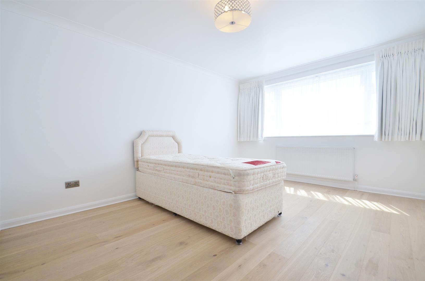 House Three Oaks Close in Greater London