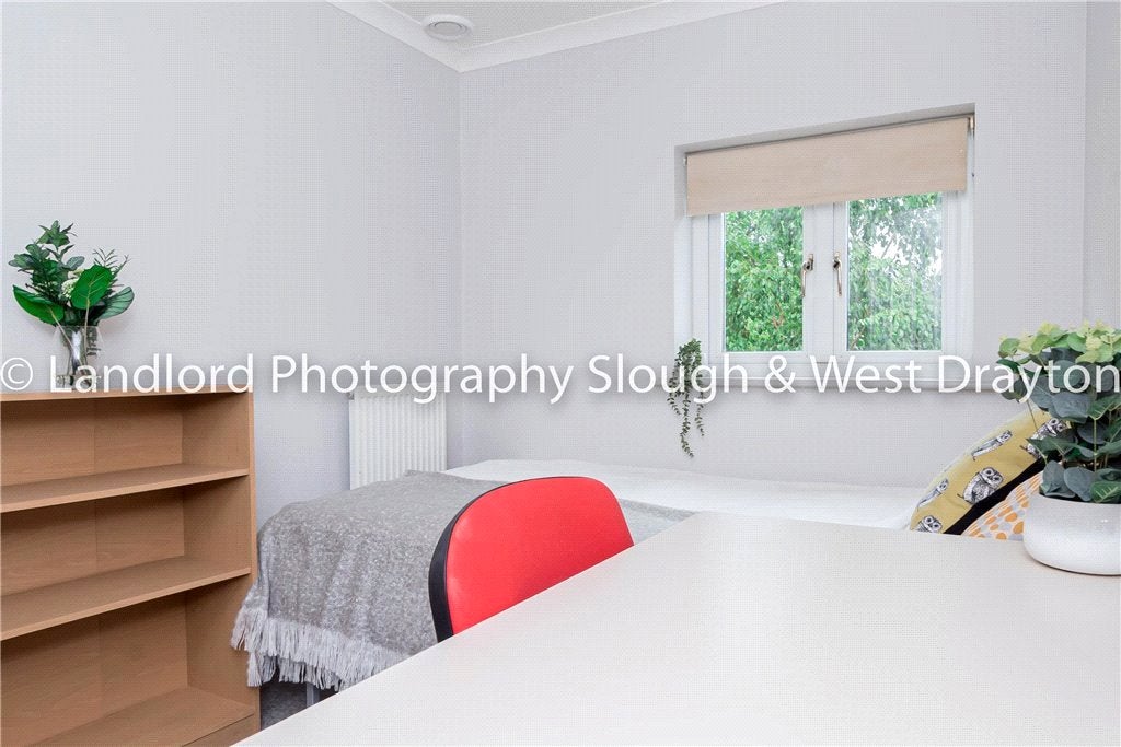 Room Broomfield in Guildford