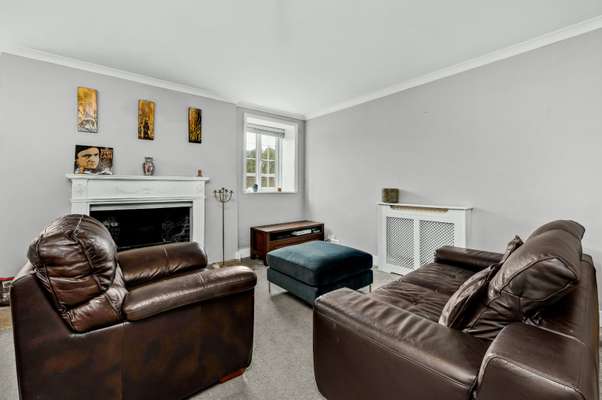 Flat Raglan Road in Reigate and Banstead