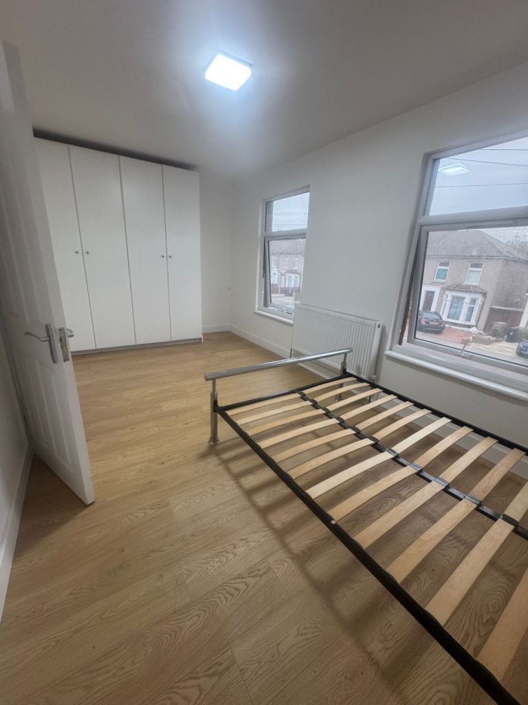 Flat Cameron Road in Greater London