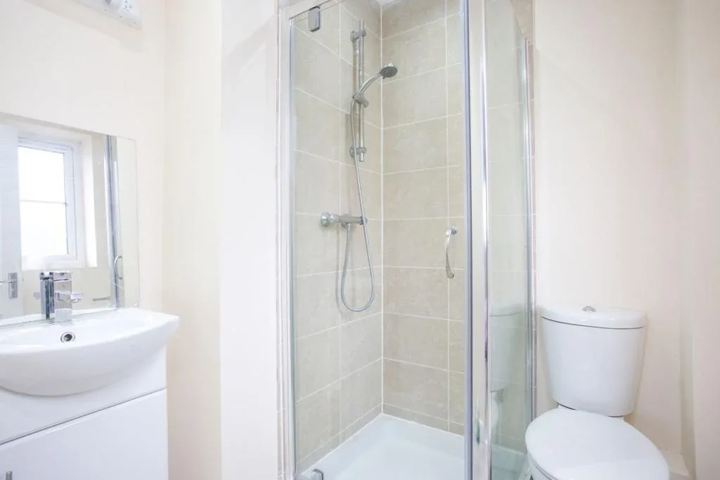 House Hunts Lane in Surrey Heath