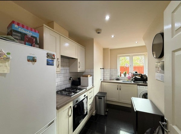 House Hunts Lane in Surrey Heath