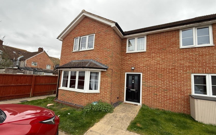House Hunts Lane in Surrey Heath