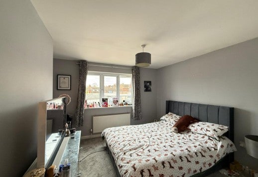 House Hunts Lane in Surrey Heath