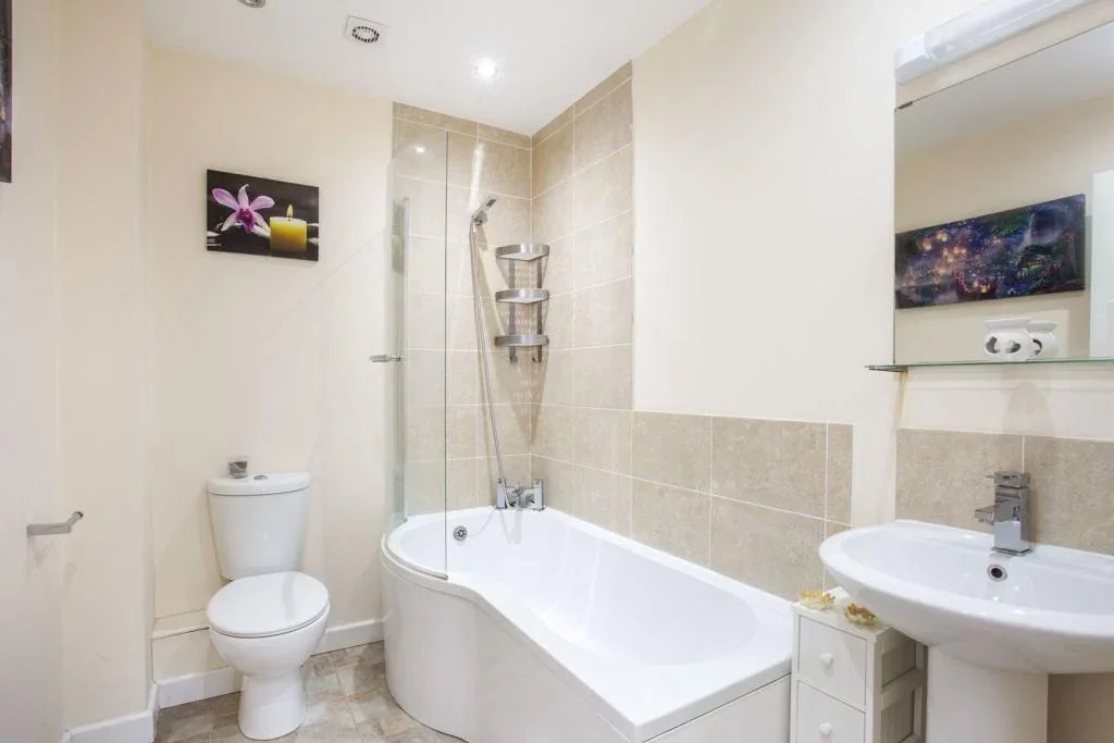 House Hunts Lane in Surrey Heath