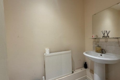 House Hunts Lane in Surrey Heath