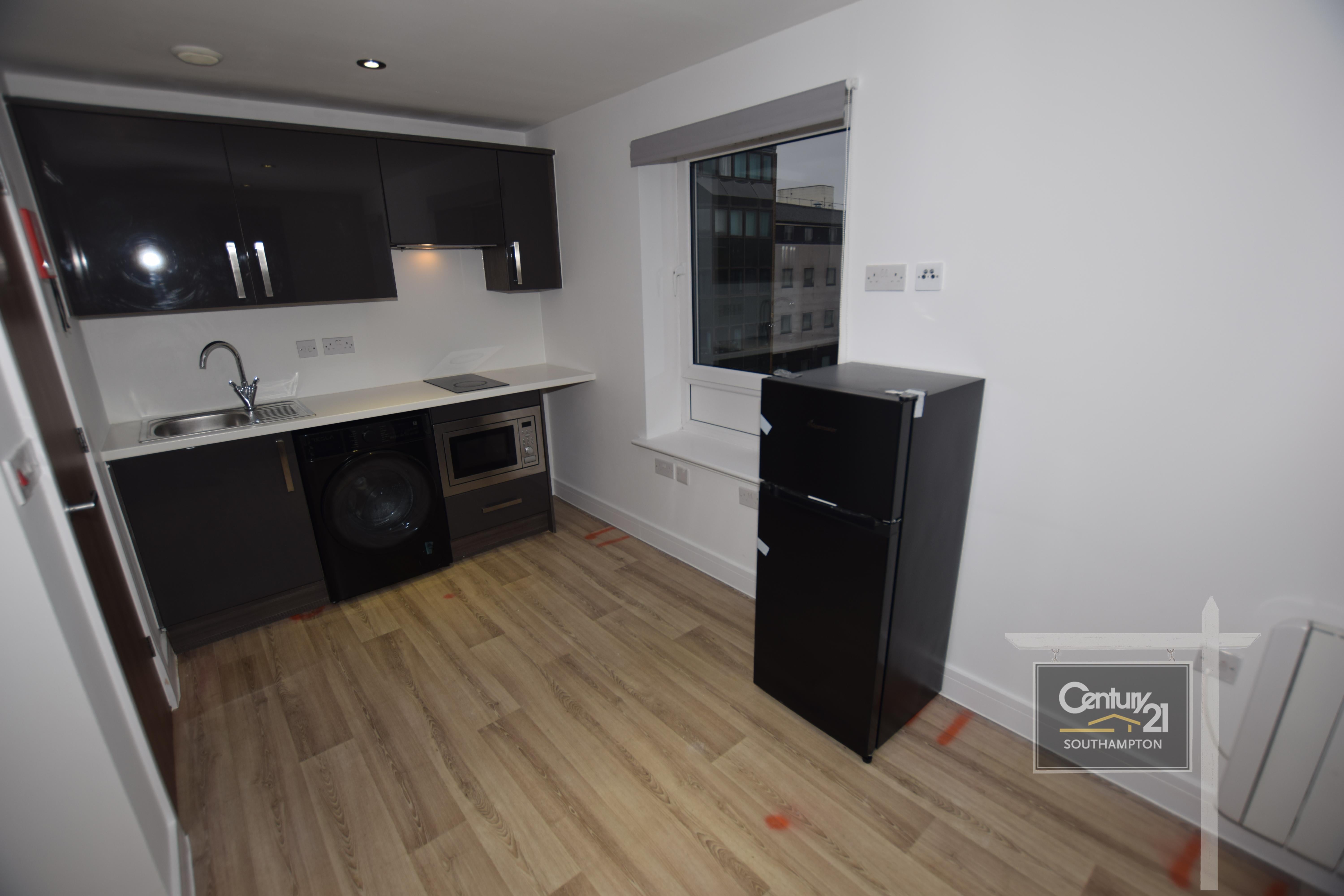 Flat Carlton Place in Southampton