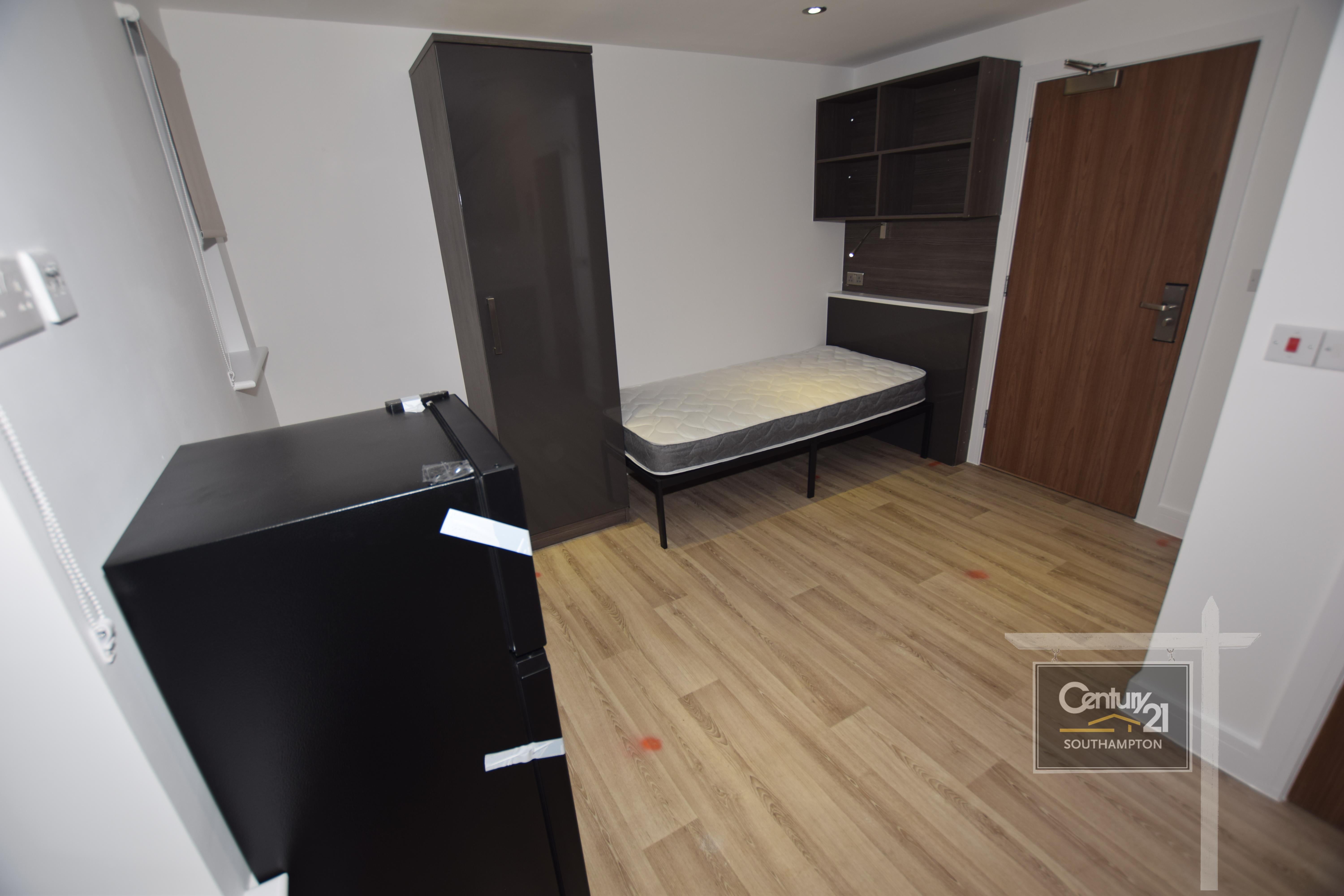 Flat Carlton Place in Southampton
