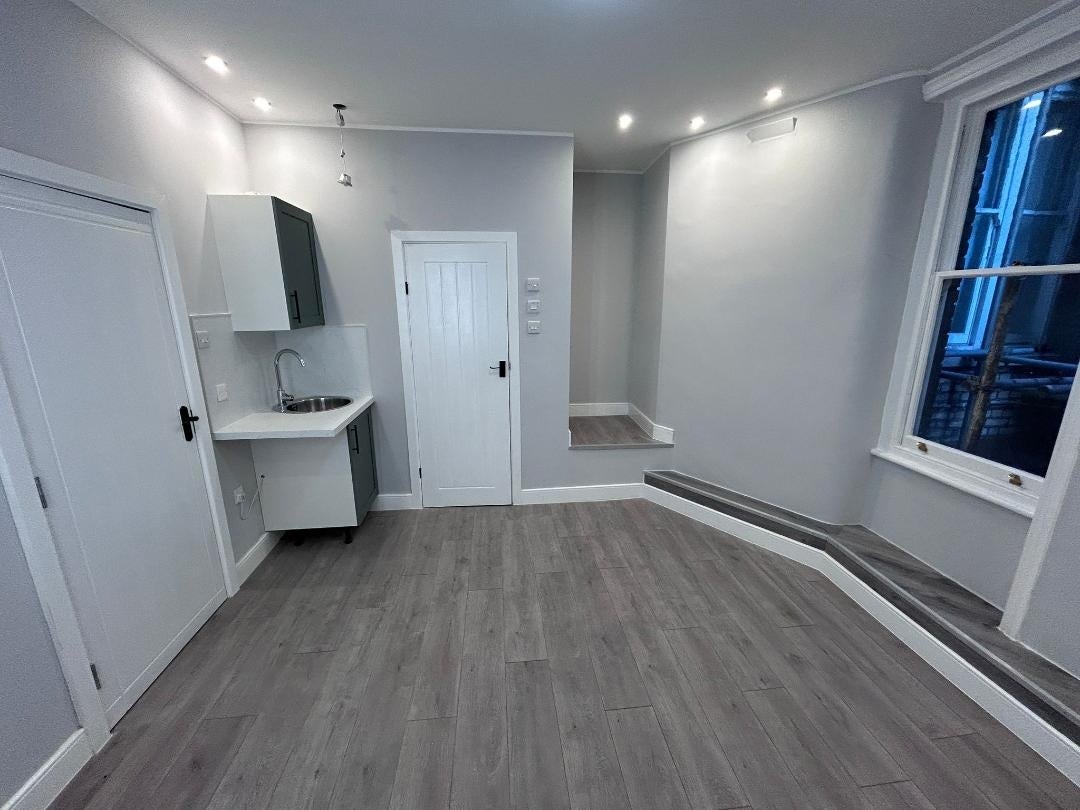 Flat Fortis Green Road in Greater London